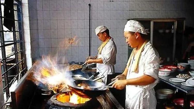 老板办公室强吻亲胸视频